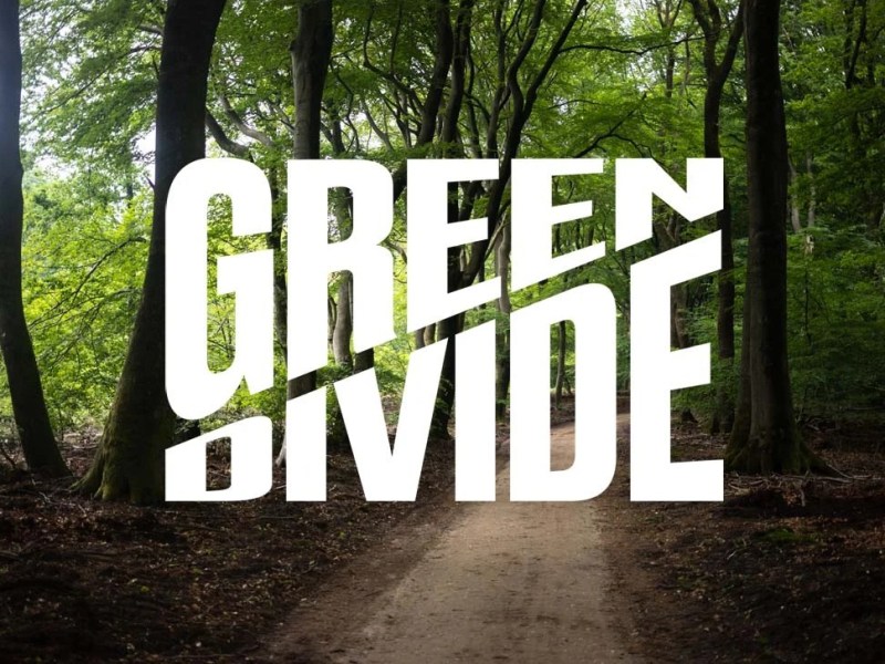 GREEN DIVIDE (English)